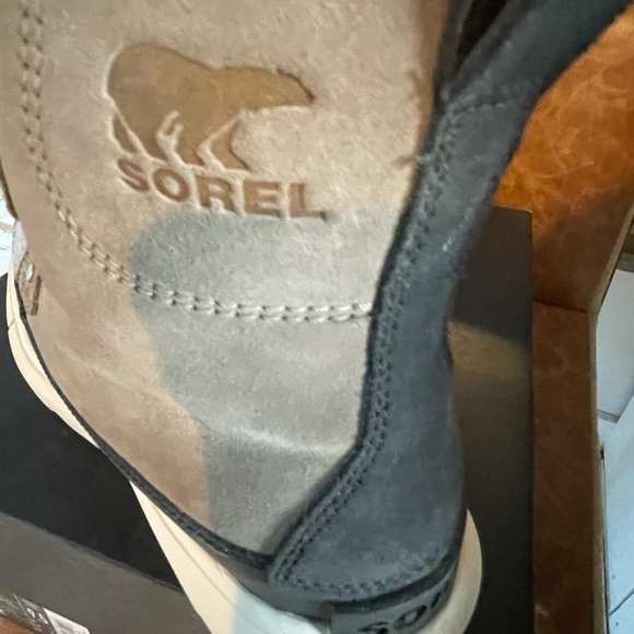 Sorel winter insulated boots , grey and hunter green. - Picture 2 of 4